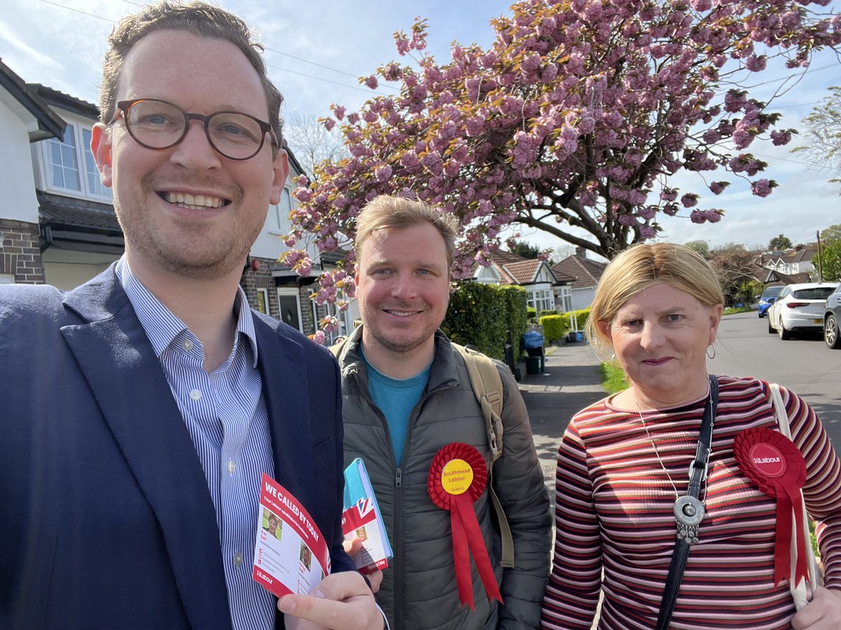 A very lovely sunny morning out in Southmead and Henleaze with @KyeDudd and @SelfKaz campaigning for the local elections today.