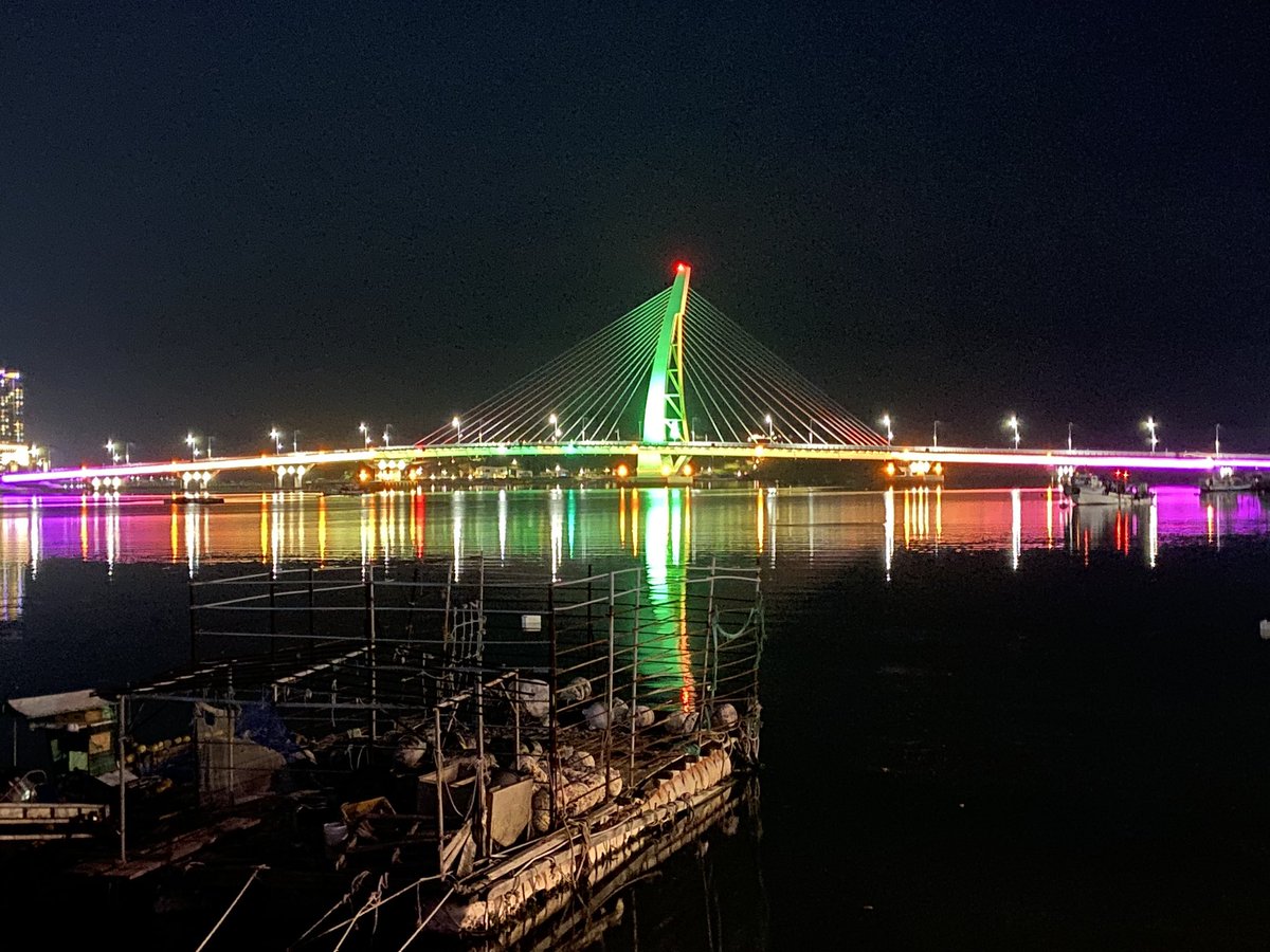 Night photos from Yeosu, South Korea. Beautiful changing lights. The bridge went from blue to green after a rainbow display. #WorldSnap Don’t forget to check out my short videos on YouTube. youtube.com/@worldsnap-bee…