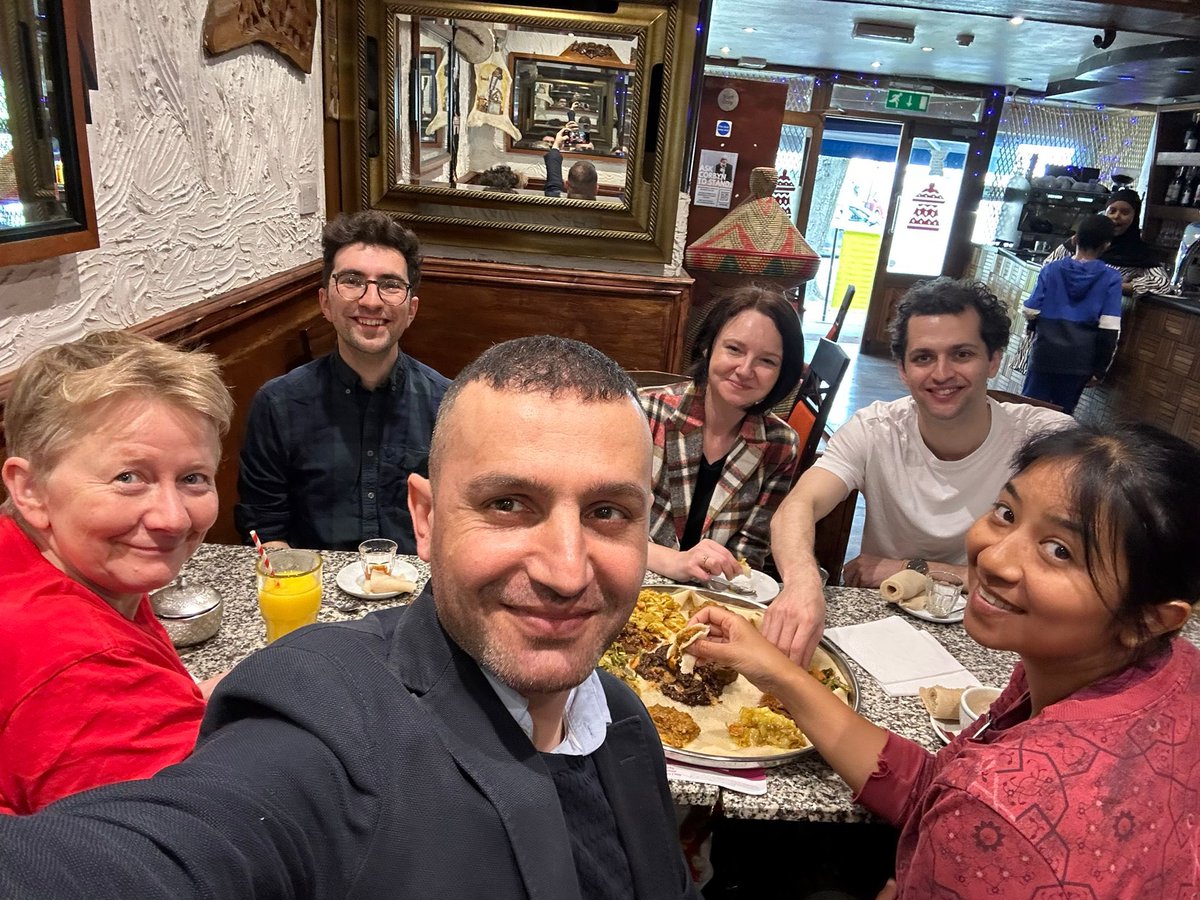 Love and food in Finsbury Park this morning, before heading to Arsenal, and then Laycock 
🌹🌹🌹

#VoteLabour #VoteSadiq #VoteSem @IslingtonNorth @IslingtonLabour