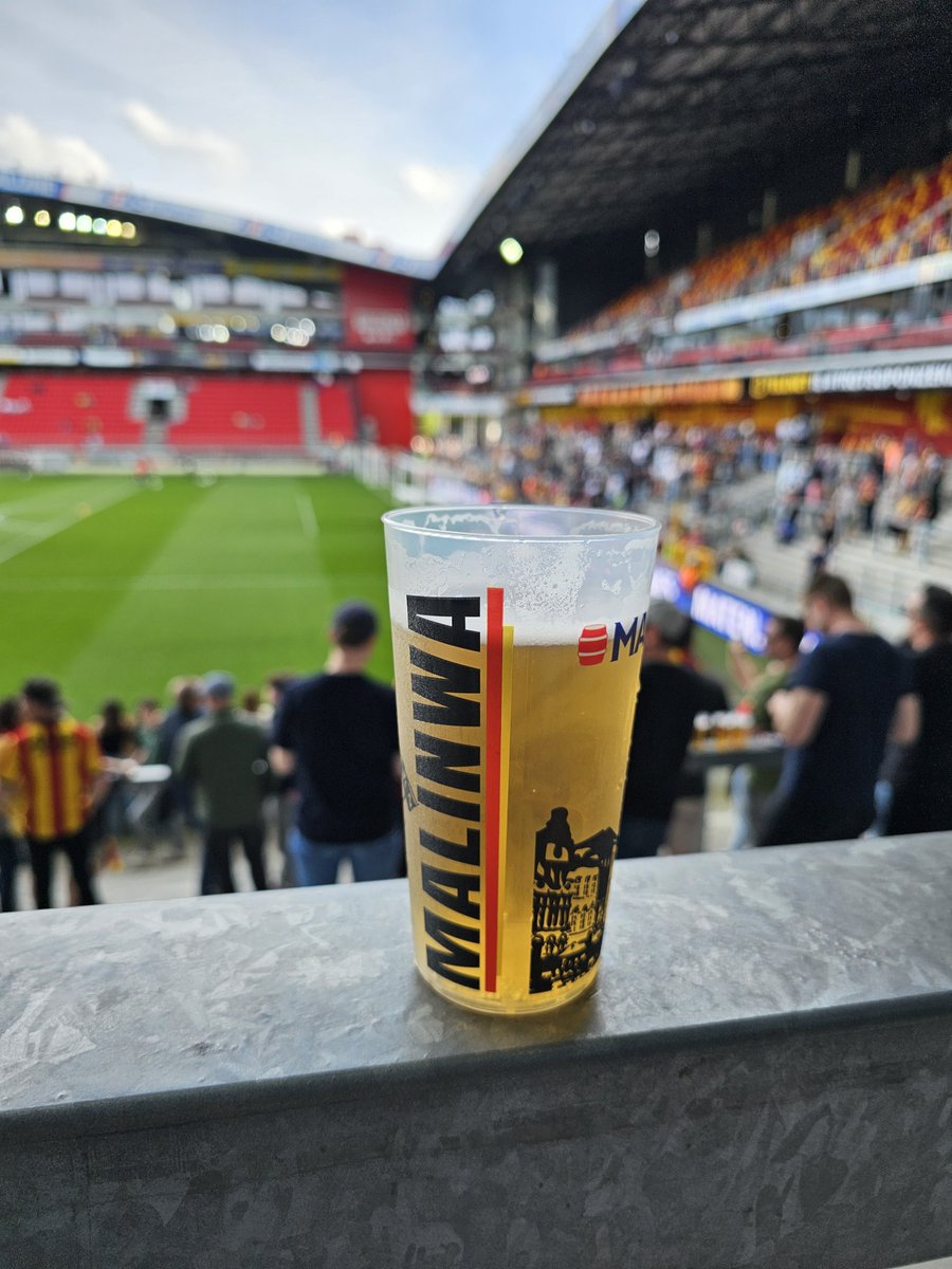 A departure from the #davesfootballtravels norm today as I take in @kvmechelen v @KVCWesterlo in the Belgian Pro League. Mechelen's finest hour was in 1987-88 when they won the Cup Winners Cup, beating St Mirren on the way. 5.15 kick off Scottish time.