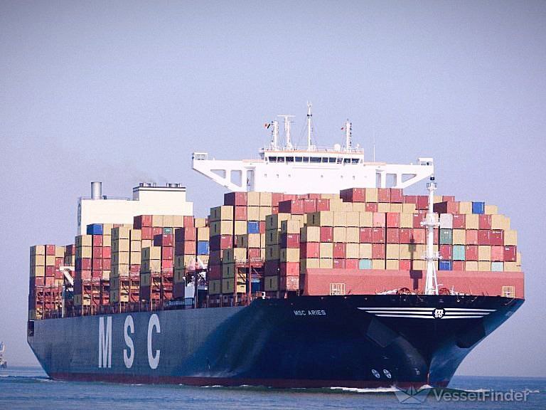 Das Containerschiff ist auf dem Weg in die Hoheitsgewässer Irans.

In der Vergangenheit beschlagnahmte der Iran Öltanker mit der Begründung, das darin befindliche Öl sei illegal geschmuggelt worden und handele sich um iranisches Öl.
Diesmal übernahm der offizielle Iran