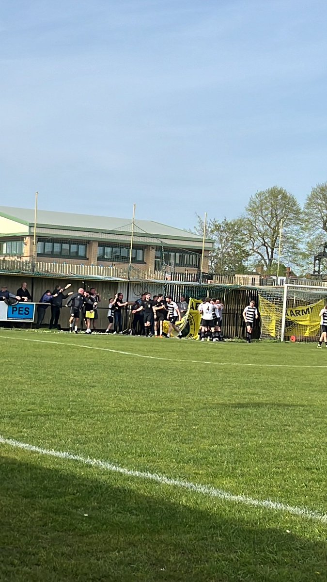 81 | GOOOAAAAALLLL

Oli Spooner is played through, muscles off his man and fires into the net!

🟡 1 - 2 ⚫️ #COYD | #DockersAsOne