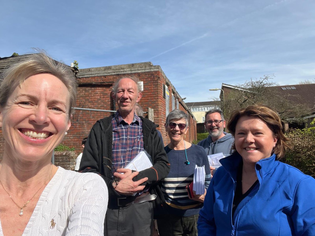 Making the most of this gorgeous Hampshire spring sunshine on a Saturday afternoon with our fantastic councillor in Winklebury & Manydown Cllr Abigail Compton-Burnett - so good that she’s standing for re-election to in her community as a #Basingstoke Councillor.