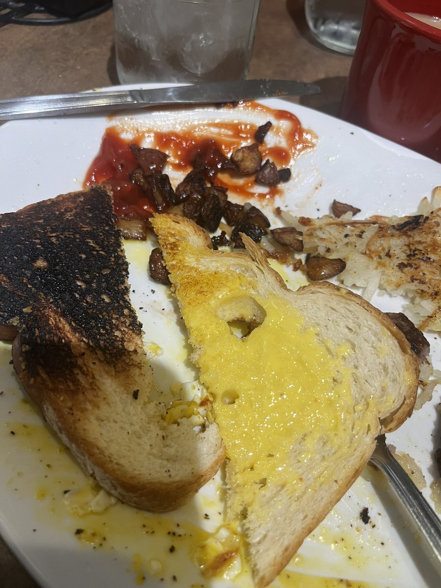 RobinCrouse's tweet photo. @BobEvansFarms  mornings are confusing enough, one toast burnt  the other so underdone its bread.  And love how homefries resemble burnt ends. In this economy do better!! #bellefountaineOhio https://t.co/EAKw7juxVe