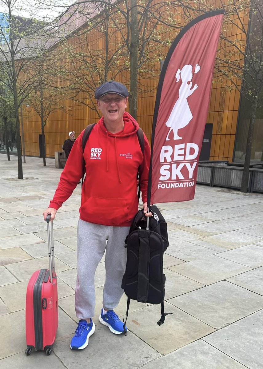 🐝🐝🐝Mad for it! It’s #manchestermarathon Eve and we have a little army travelling to Lancashire to raise awareness and vital funds for Red Sky Foundation. Look who’s just arrived - it’s Big Davey ready to lead from the front! Be sure to give him a big high 5 and cheer him on!