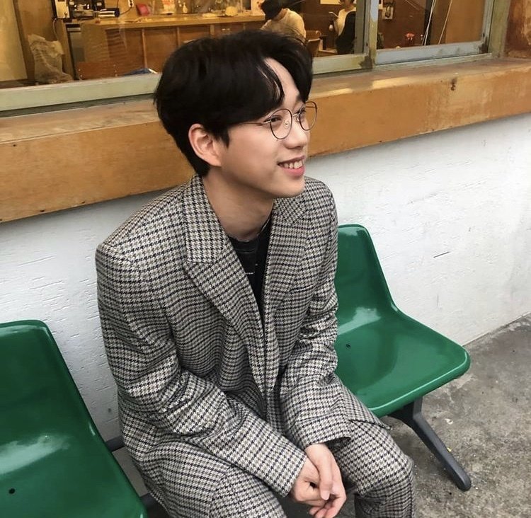 Dochi_0301's tweet photo. 세상에 한 명의 권정열 팬이 있다면, 그 사람은 아마도 나일 것이다.
세상에 단 한 명의 권정열 팬도 없다면, 나는 그제서야 이 세상에 없는 것이다.
권정열, 나의 사랑.
권정열, 나의 빛.
권정열, 나의 어둠.
권정열, 나의 삶.
권정열, 나의 기쁨
권정열, 나의 영혼.
권정열, 나의 구원. https://t.co/fs5OKEZx90