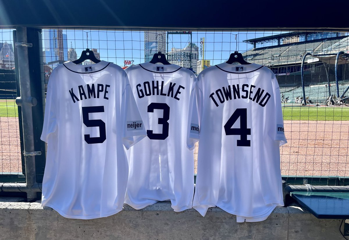 Team 57’s “One Shining Moment” continues today with first pitches at <a href="/ComericaPark/">Comerica Park</a>. 

Join us, and you could play Pop-a-Shot (and lose) to <a href="/jgohlke34/">Jack Gohlke</a> on the Comerica Landing! 

#ThisIsOU 🐻 | #RepDetroit