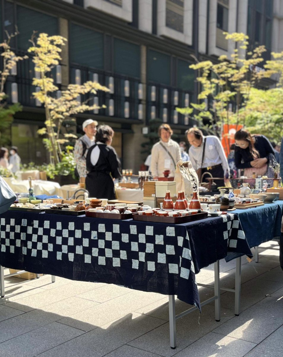 CalmoPasar's tweet photo. なぜ、特等席に居たかというと。。

#日本酒利き歩き
#日本橋利き歩き #福徳の森
#カルモパサール #古道具市 https://t.co/8aJnGtGWEn