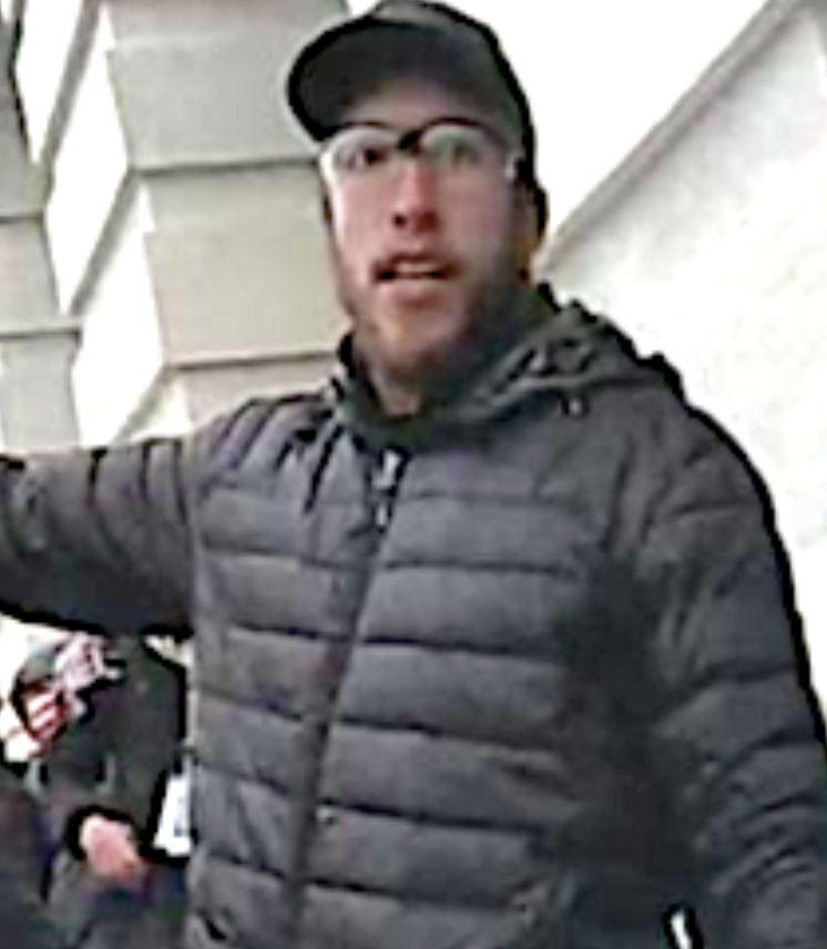 🔍🔍PLEASE RETWEET🔎🔎 #Consequences #Jan6thInsurrection #FBI is seeking to identify this person involved at the U.S. Capitol on #Jan6 If this person looks familiar contact FBI at tips.fbi.gov or 1-800-225-5324. REFERENCE # 340 AFO CC: @BadBradRSR