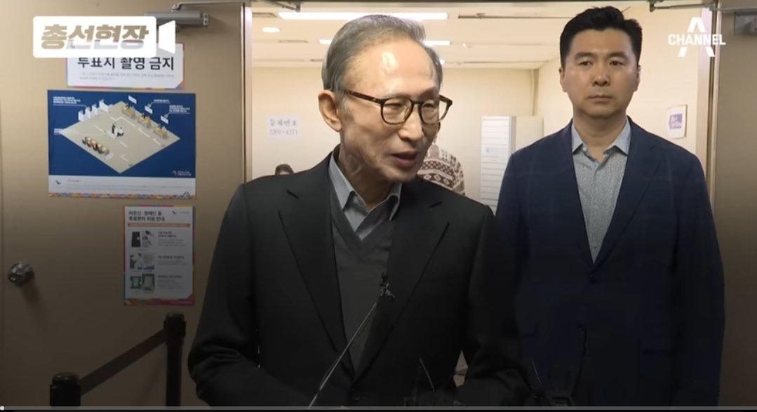 우파 대통령
당시에는 욕을 먹는다. 
하지만, 
10년이 지나면..  그때가 최고라 한다. 
리먼 브라더스사태, 유럽발 경제 위기를 전세계 누구보다 잘 극복하고
청계천복원부터.. 버스중앙차로등 정치로 인해서 시민, 국민들의 삶의 개선을 이뤄냄..