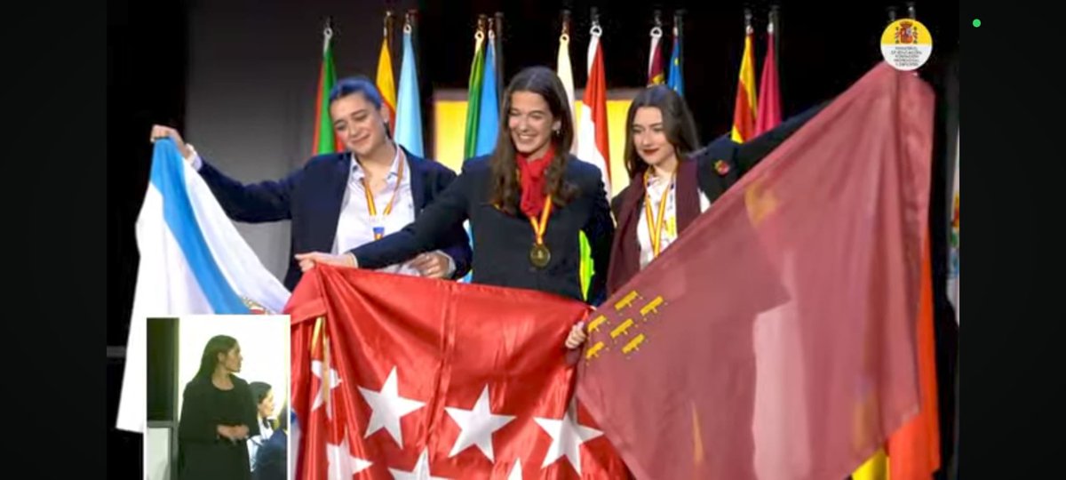 IESClaradelRey's tweet photo. ¡¡¡¡SOMOS ORO!!!!🥇🫶🏼🤍🍀 Oro en @spainskills 😁😁😁 en escaparatismo y comercialización visual. No podemos estar más orgullosos de nuestra alumna Elena Zoreda👏🏼 y a su guía y apoyo Marisa Herranz, profesora de escaparatismo. Patrocinadores @skfk_official  y @mrolomanequins #fp https://t.co/Yfgl5lWqGO