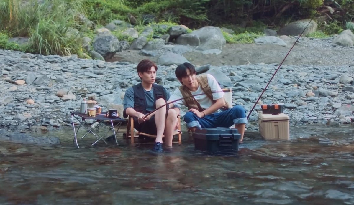 Dramas4thewin's tweet photo. Qian &amp; Yuan's relationship grew from a broken place, leaving a missing piece in each that the other fits into perfectly. That's the beauty of #Unknowntheseries for me. Two boys who don't belong anywhere but whose hearts seek a home in each other's brokenness. #關於未知的我們 https://t.co/kSlbuUiU4t