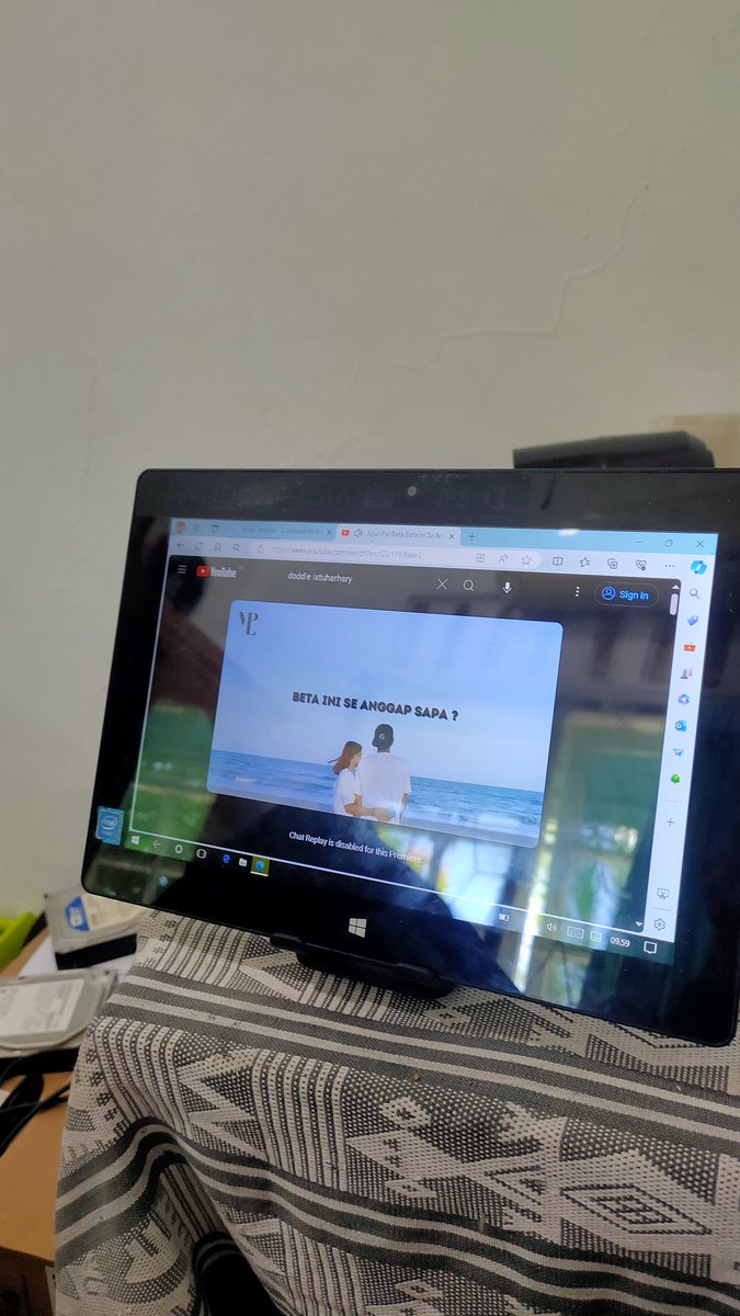 codename_random's tweet image. Acer swicth one 10 nyala juga, dockingnya udah g bisa dipake
 hrus downgrade ke win 10 32bit biar lebih kenceng.

Next Advan Deskbook D5C dan Intel Board Dektop 01

Buat nyala perangkat lawas butuh waktu tenaga dan duit.. sama kyk buat kamu tetap stay dsni