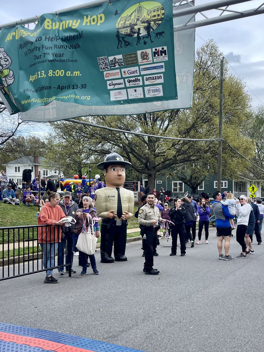 LocalFocusLLC's tweet photo. Terrific morning volunteering at this year’s Bunny’s Hop benefiting @Bridges2Indep Thank you to @ArlingtonVaPD @acso_va and everyone for a fantastic event! #ArlingtonVA @PRR_Arlington https://t.co/hiI2ej7Q42
