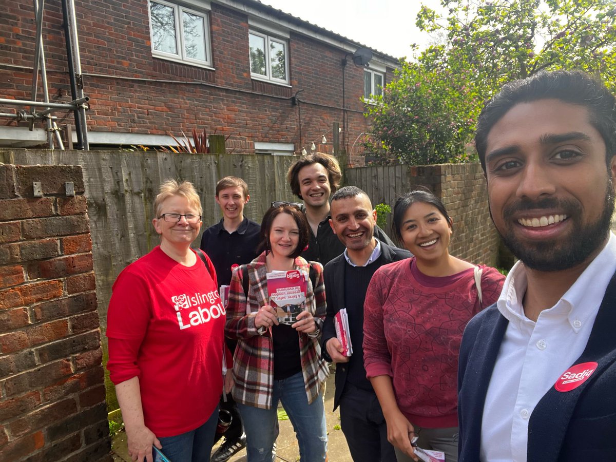 Out canvassing for @SadiqKhan and @Semakaleng in Finsbury Park 🌹🌹🌹 #VoteLabour #VoteSadiq #VoteSem @UKLabour @IslingtonLabour @fincraig1 @Cllr_NTuran @staff_heather