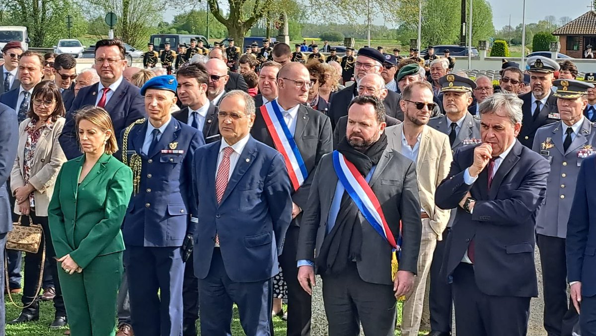 🇫🇷🇵🇹 C’est toujours avec beaucoup d’émotion que je participe à la cérémonie commémorative de la bataille de la Lys, au cimetière portugais de #Richebourg, dans ma circonscription.

🎖️ Avec José Dias Fernandes, nouveau député du #Portugal du @PartidoCHEGA et ma collègue