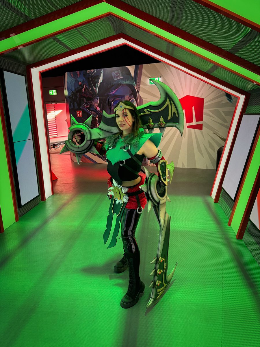 LaraLunardi's tweet image. Welcome to the League of Lara 😡 Draven at #LEC today