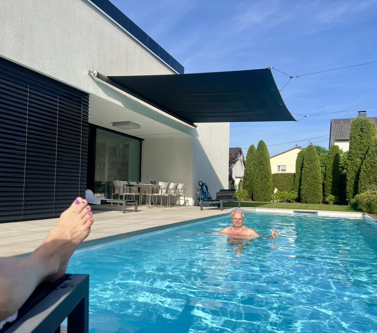 Sonnige Tage wie diese nützen wir um wieder Kraft zu tanken…. 

Denn, in der Ruhe liegt die Kraft, 
im kalten Wasser - frische Energie 👌😉🤭

#privatetastebyanitamoser
#sweethome
