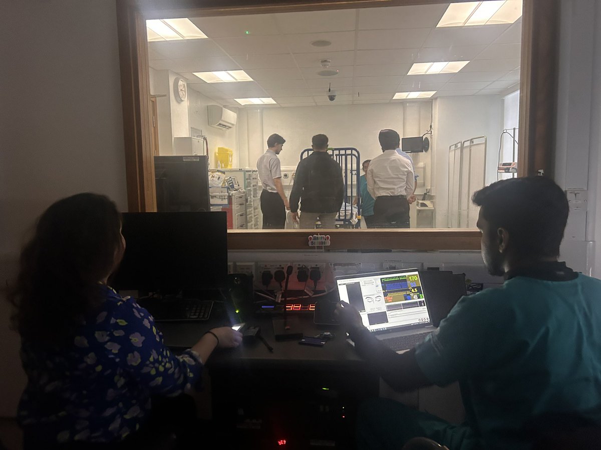 Less than a week to go! Looking forward to simulating renal emergencies at the  2024 GOSH nephro-urology course. Here’s a sneak peak of our incredible tech team in control room, GOSH Sim Suite.  #renalsim #healthcaresimulation #humanfactors  @GreatOrmondS @GOSHLearnAcad
