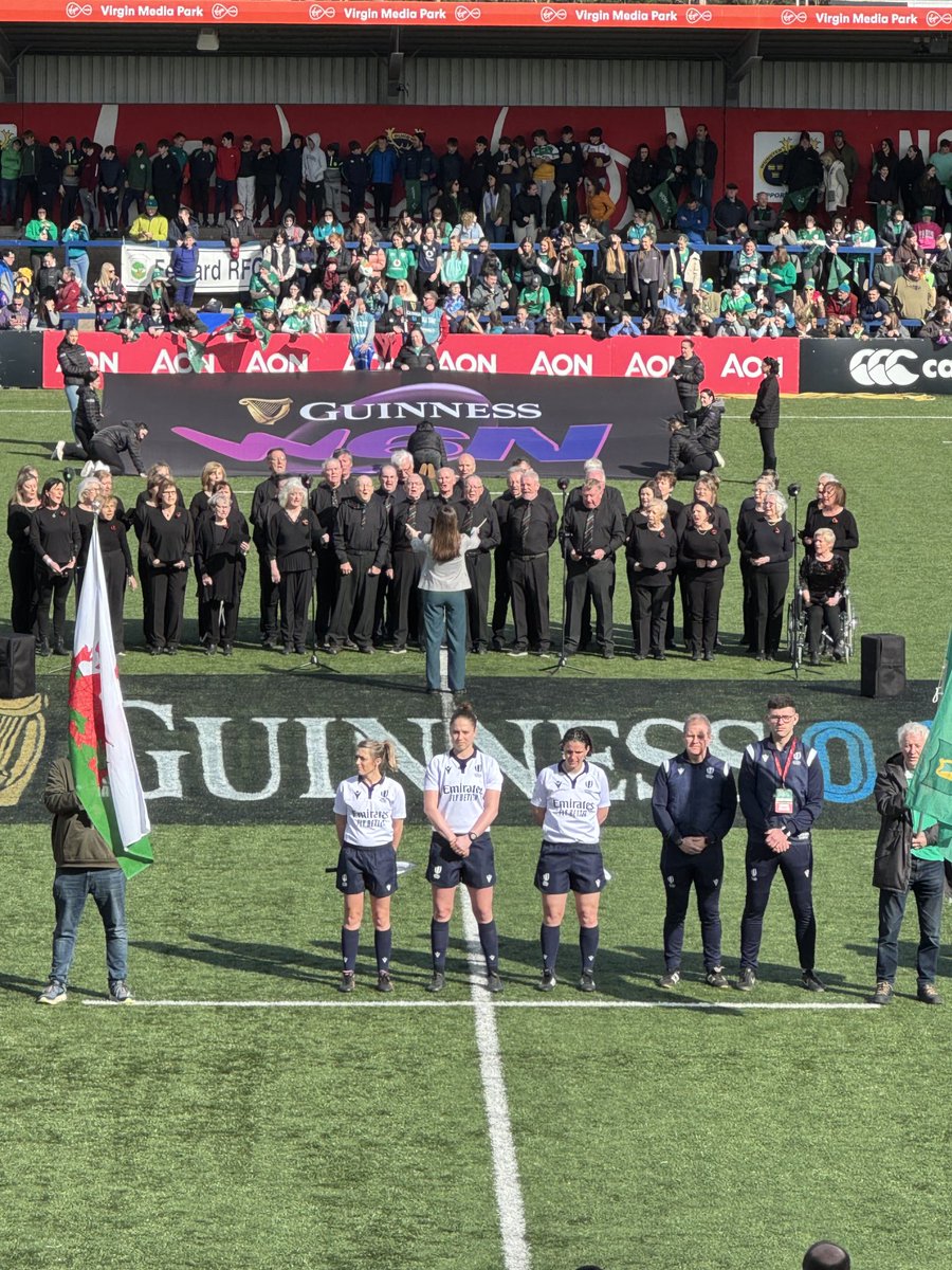PDurkan's tweet image. ⁦@IrishRugby⁩ ⁦@Munsterrugby⁩ ⁦@HighfieldRFC⁩ ⁦@IrishTimes⁩ ⁦@ExaminerSport⁩ Oh my God , The ⁦@HighfieldRFC⁩ Choir were absolutely brilliant 💯 nailed it throughout 👏👏👏⁦@IrishWomens⁩