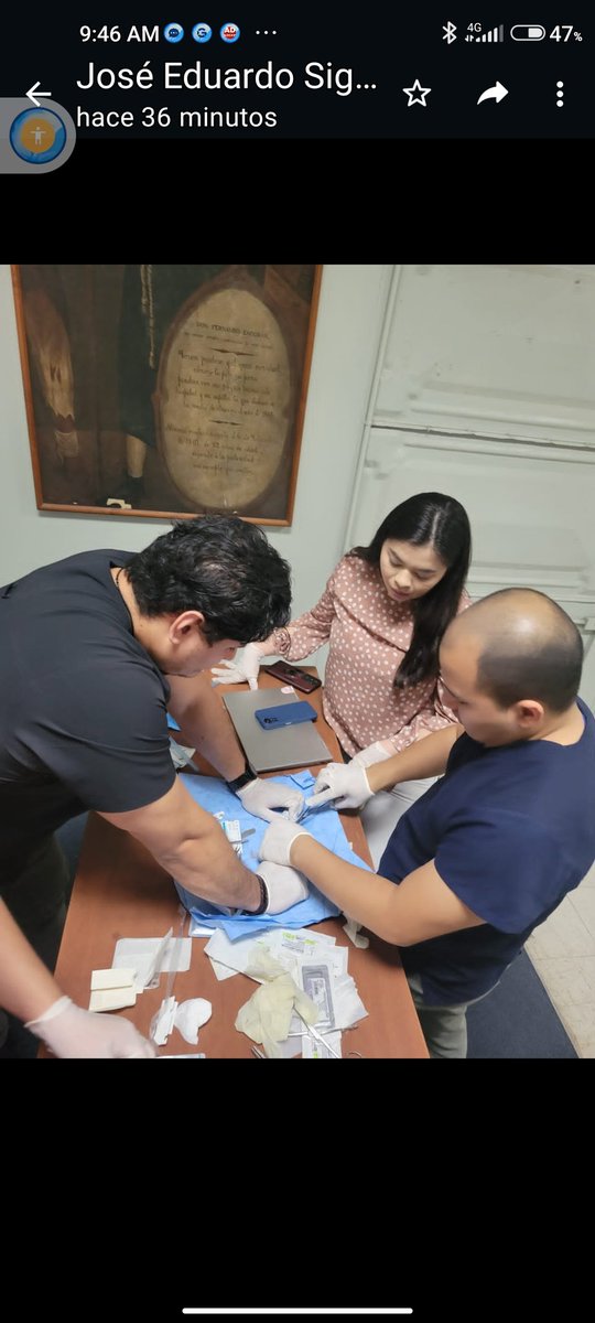 CARLOSGODINEZ5's tweet photo. R2 de medicina de emergencias en el taller de colocación de tubo de tórax. Con su tutor quirúrgico.
Los que no tienen turno aprovechan el fin de semana para sus actividades de aprendizaje. https://t.co/nTX0sxzA0O