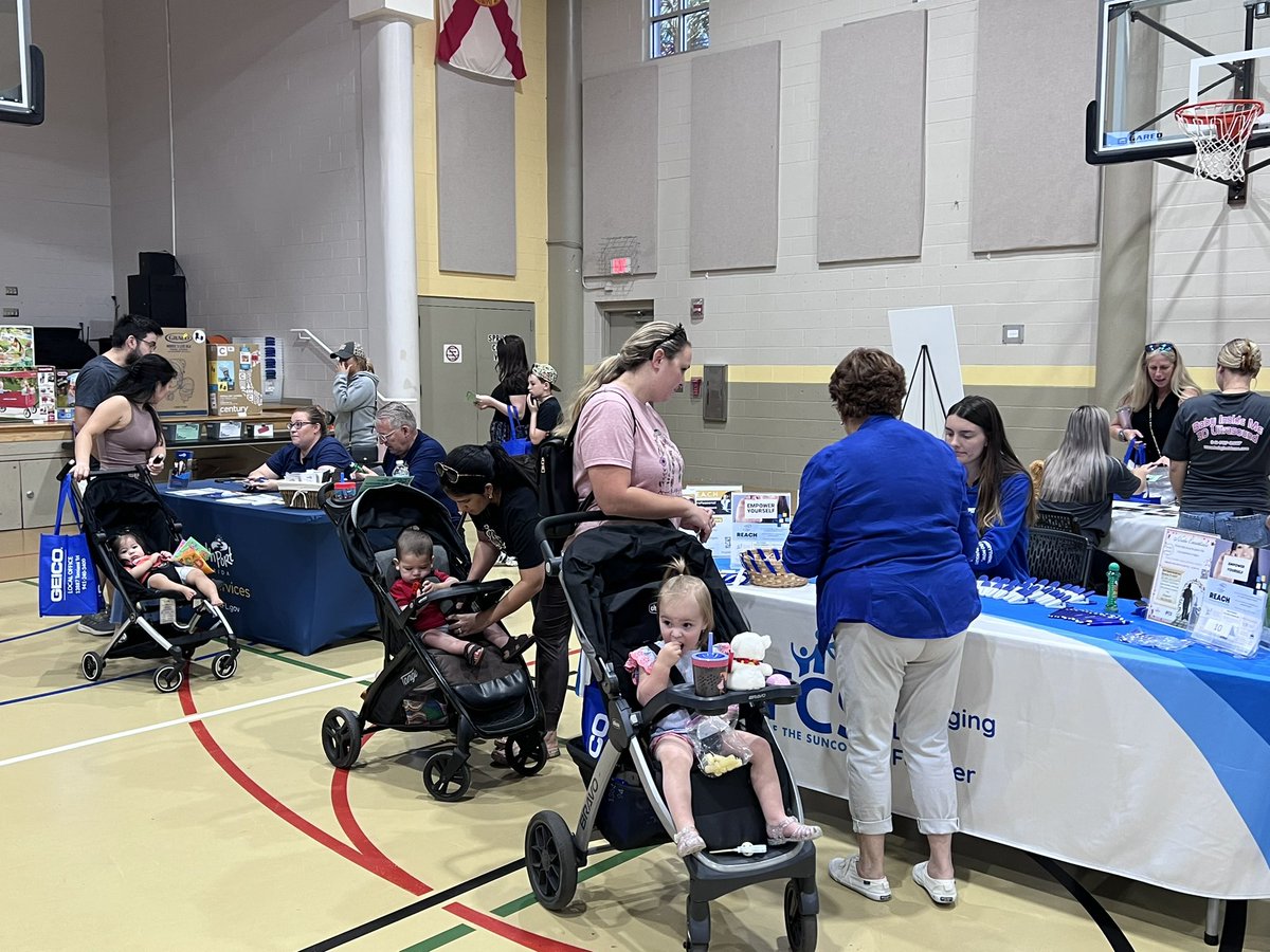 Te esperamos al Community Baby Shower in North,FL hasta las 12:00PM. Estamos regalando libros e inscribiendo a los pequeños para el reto de verano #ELEG Gracias a la generosidad de @ThePattersonFdn @SuncoastCGLR