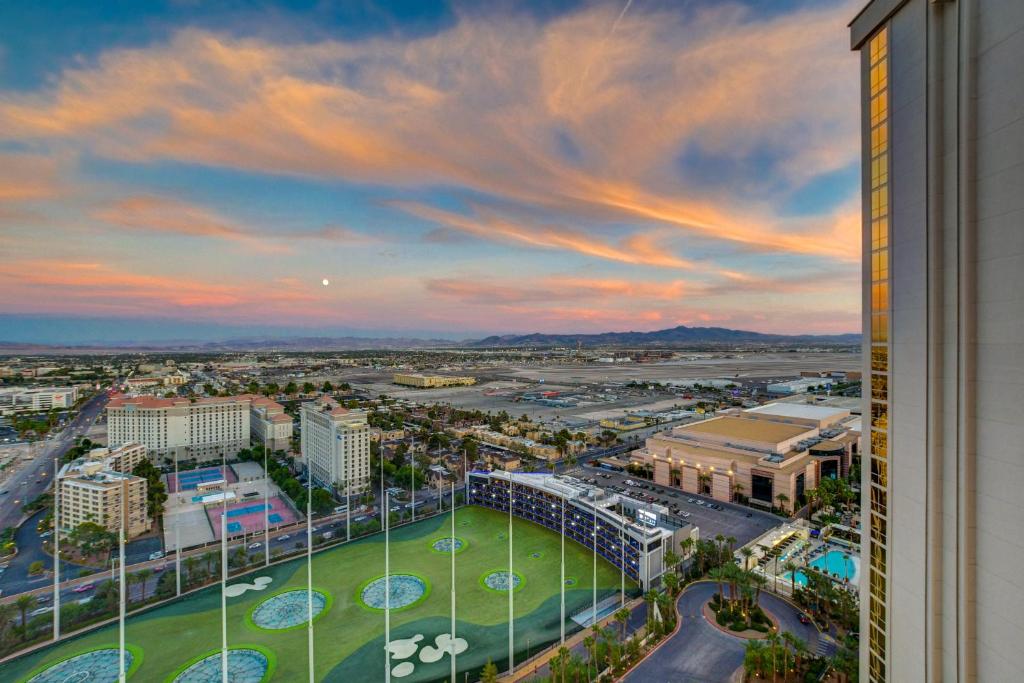 ☀ Good morning from Vegas! We're excited to welcome #RBMA2024 PaRADigm attendees this weekend for a special experience designed to #AMPLIFY innovation, learning, and connections! Will you be joining us? #RBMA2024 #radiology #radiologybusiness