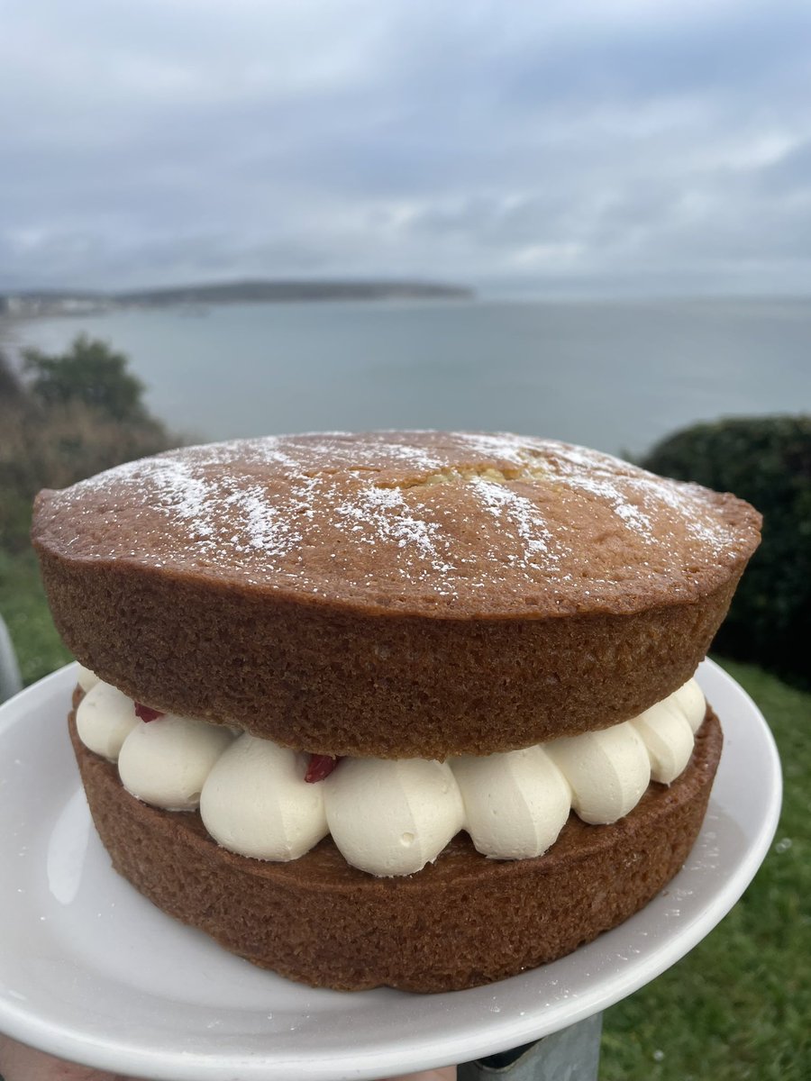 Cakes for tomorrow are: 1. Coconut and Lime 2. Chocomel 3. Manchester Tart 4. GF Mango and Passionfruit Meringue Nest 5. DF Victoria Sponge (vegan) 6. Hot Chocolate Cheesecake #blueberryscafe #cake #iow #delicious #weekend