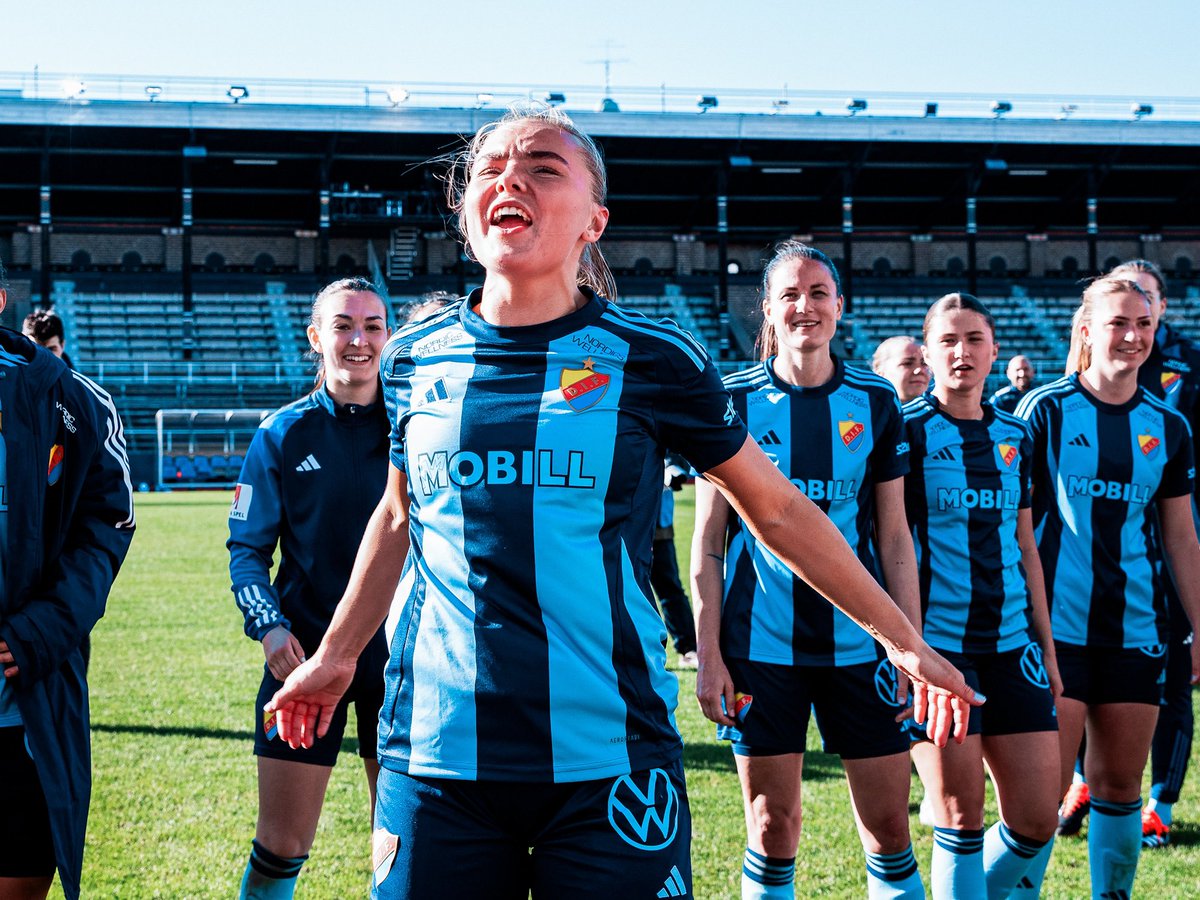 DIF_Fotboll's tweet photo. Firande på ett soligt Stadion ☀️

Nästa hemmamatch spelas lördag 27 april 15:00 mot KIF Örebro 🏟️ https://t.co/JYWHrltzB9