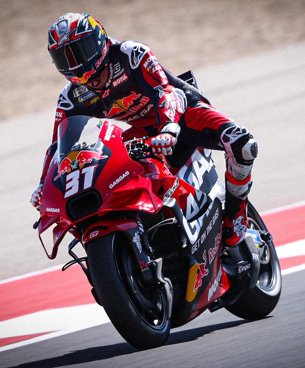 Pedro Acosta 🇪🇸 fue el más rápido del último entrenamiento de #MotoGP en COTA 🇺🇸 El piloto español marcó un tiempo de 2:02.243 ⏱️ Top 10 👇🏻 Bagnaia 🇮🇹 M.Márquez 🇪🇸 Viñales 🇪🇸 A.Márquez 🇪🇸 Martin 🇪🇸 Espargaró 🇪🇸 Morbidelli 🇮🇹 R.Fernández 🇪🇸 Bezzecchi 🇮🇹 #AmericasGP