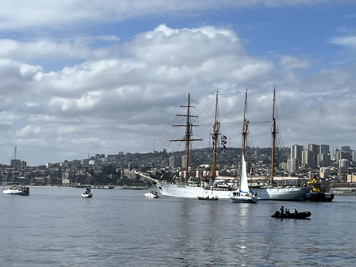 Valparaíso, zarpe buque escuela esmeralda