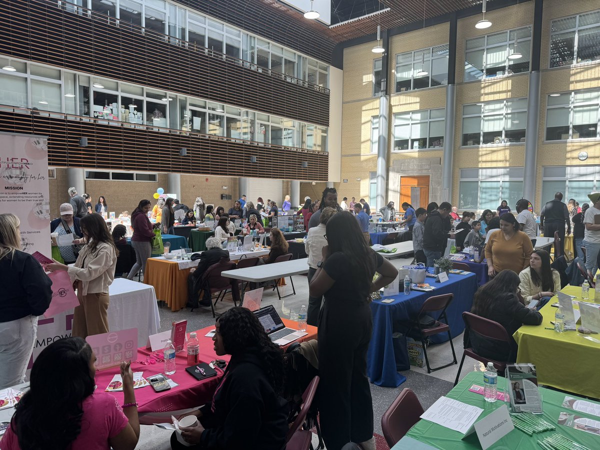 Thanks to the @Naperville203 Community Partners who have come to support our Family Resource Fair - providing awareness and access to so many important resources available in the @NapervilleIL community #Elevate203