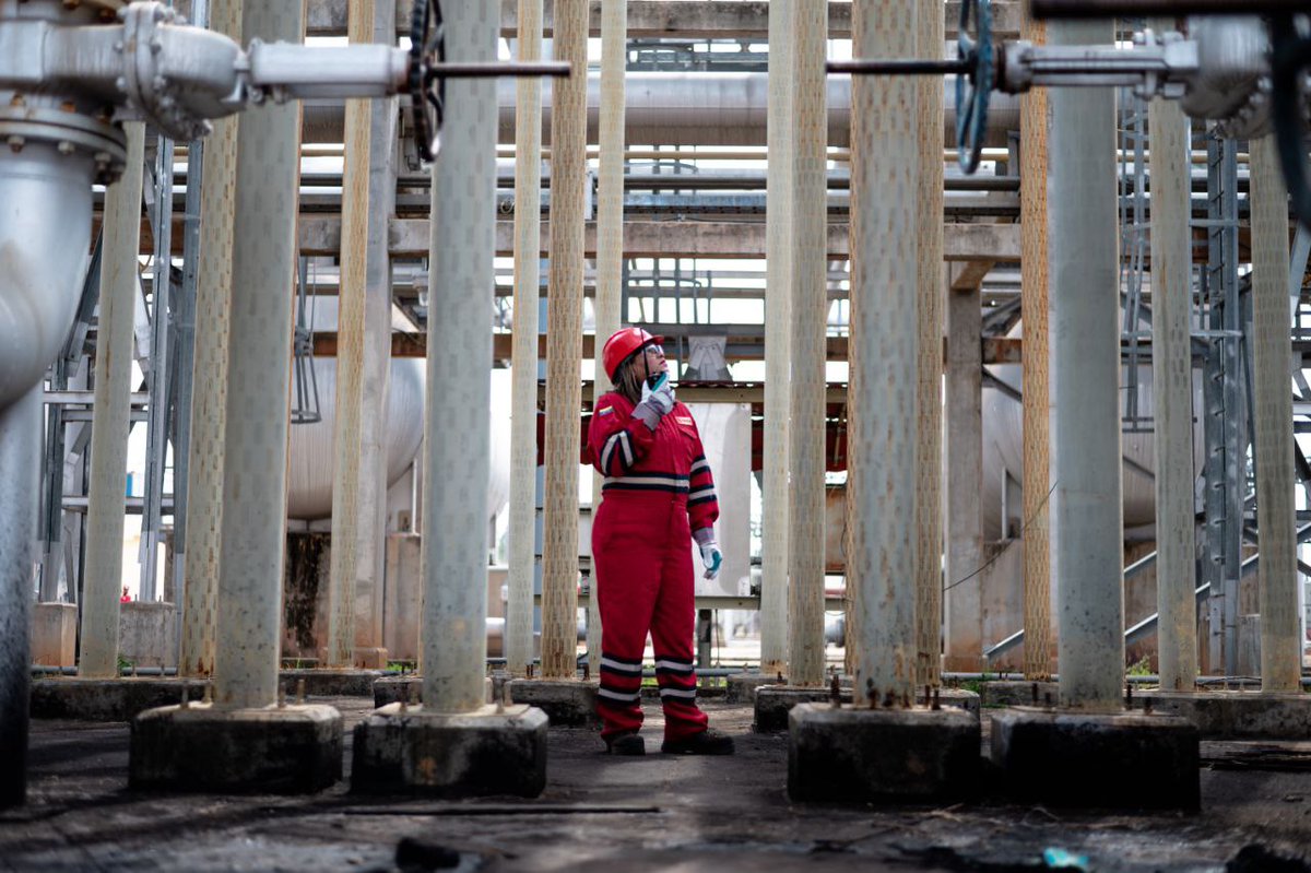 Ante los retos globales del mercado energético, la industria petrolera venezolana ha demostrado su capacidad de resiliencia y adaptación, asegurando la continuidad operativa y el cumplimiento de objetivos estratégicos en beneficio del país.