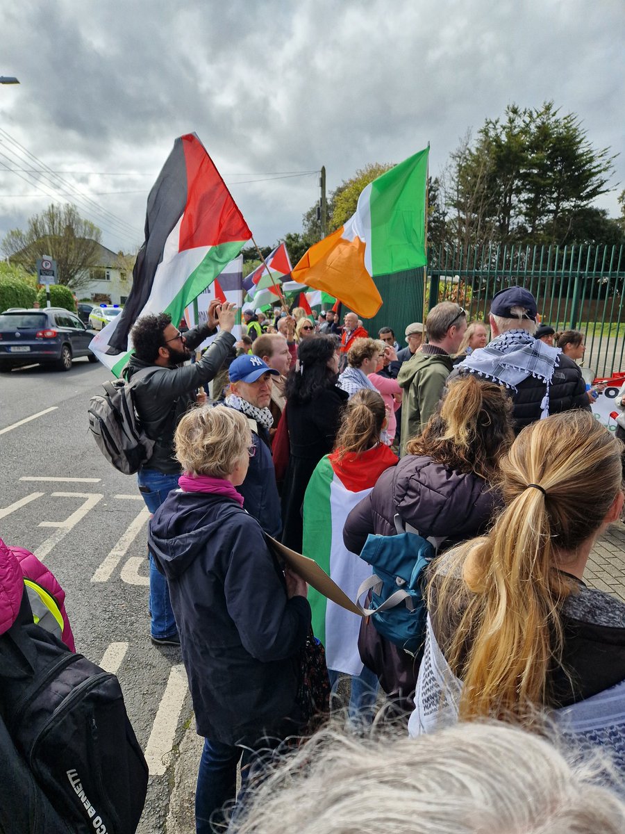 🇵🇸🕊️🇩🇪 Solidarity, German Embassy, Booterstown, Dublin, Ireland.