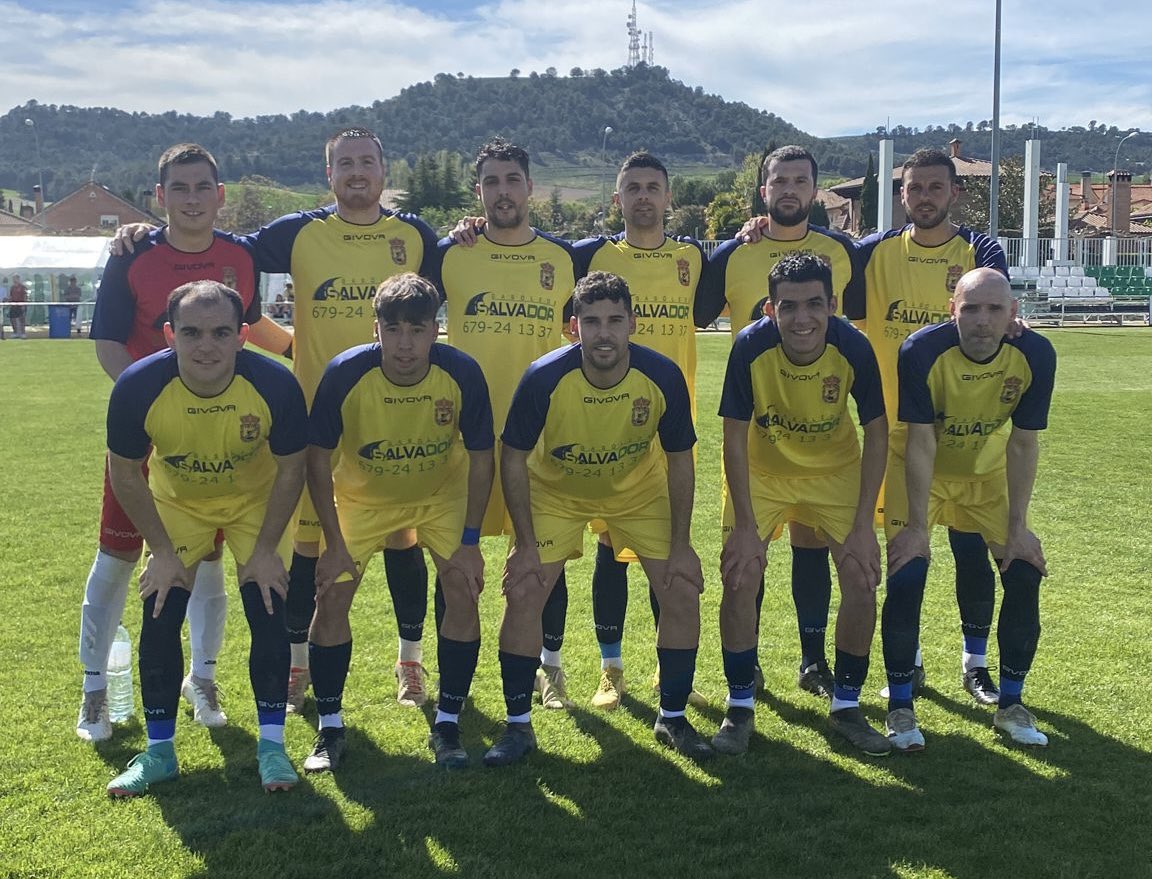 CdfCarejas's tweet photo. DESCANSO

@CDVillamuriel 1 - Carejas Paredes 0

#VamosParedes💛💙💛 https://t.co/VW9gOLEWJN