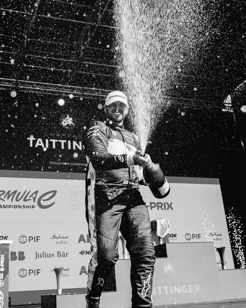 An image you can feel 📸 Say hello to your new @FIAFormulaE Championship leader 🍾 @Nissan @NissanItalia #NissanFormulaE #FeelElectric #MisanoEPrix