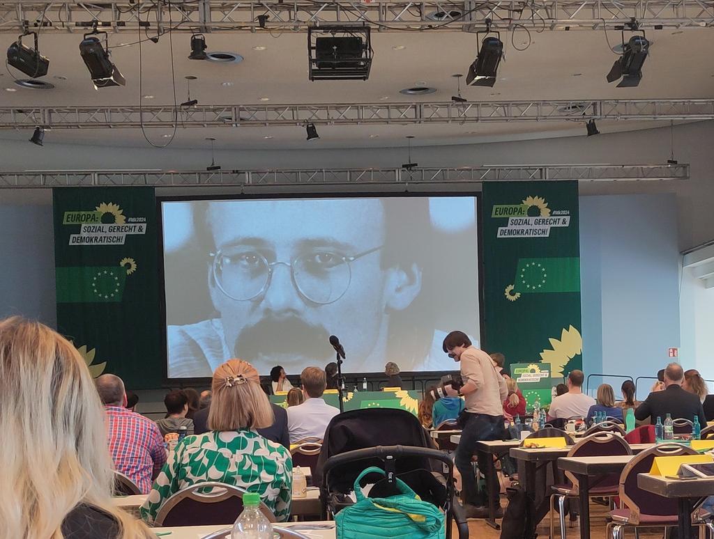 PippaSchneider's tweet photo. Auf dem Landesparteitag wird gerade @JTrittin verabschiedet. Danke lieber Jürgen für deine krasse & jahrzehntelange Arbeit! 🥰
#ldknds https://t.co/UHZGozxsEO