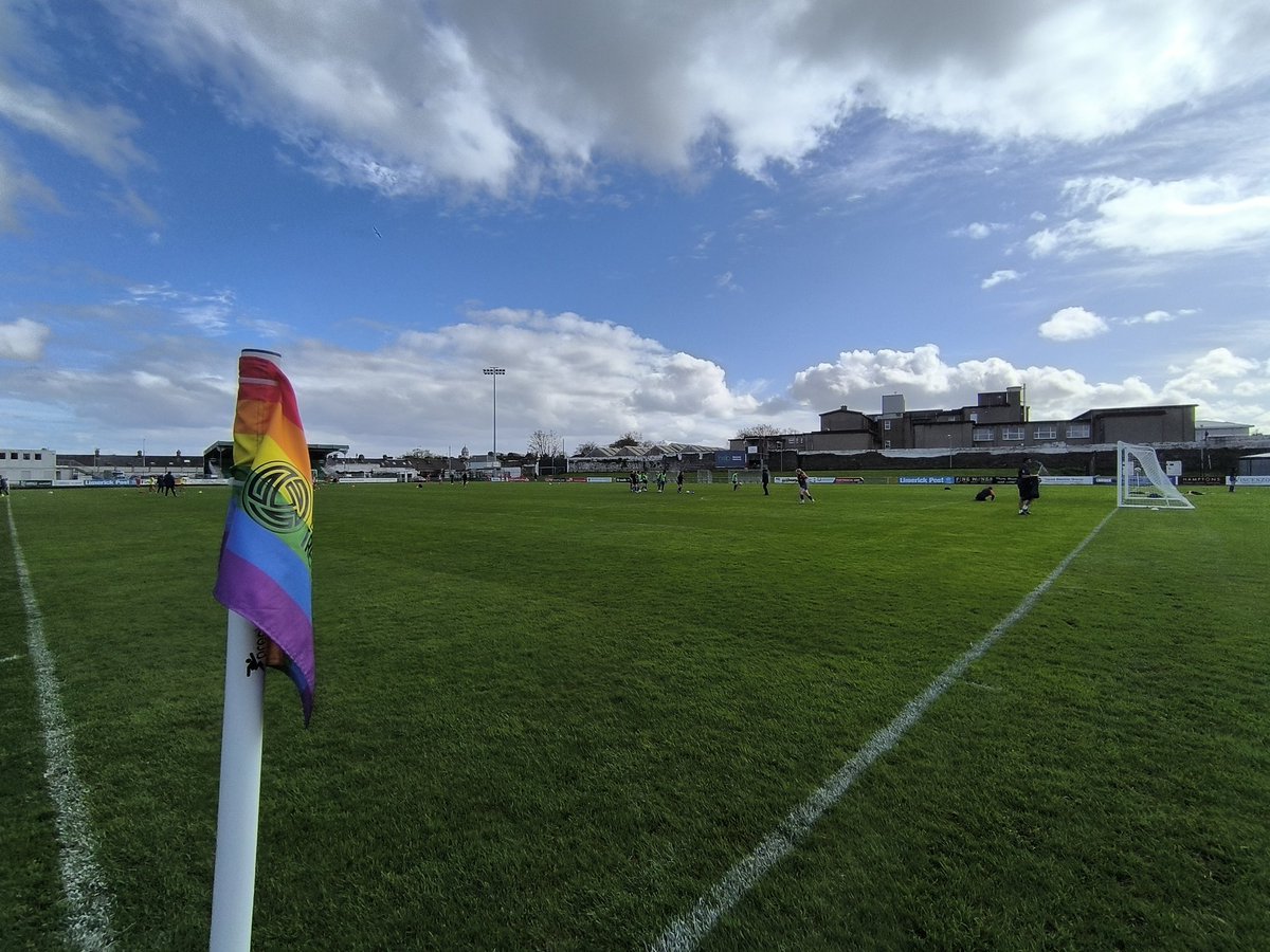 A glorious day for some football! @TreatyUnitedFC v Sligo Rovers kicks off shortly and if you can't make you watch on LOI TV for just €5 - loitv.ie/en-int/livestr…