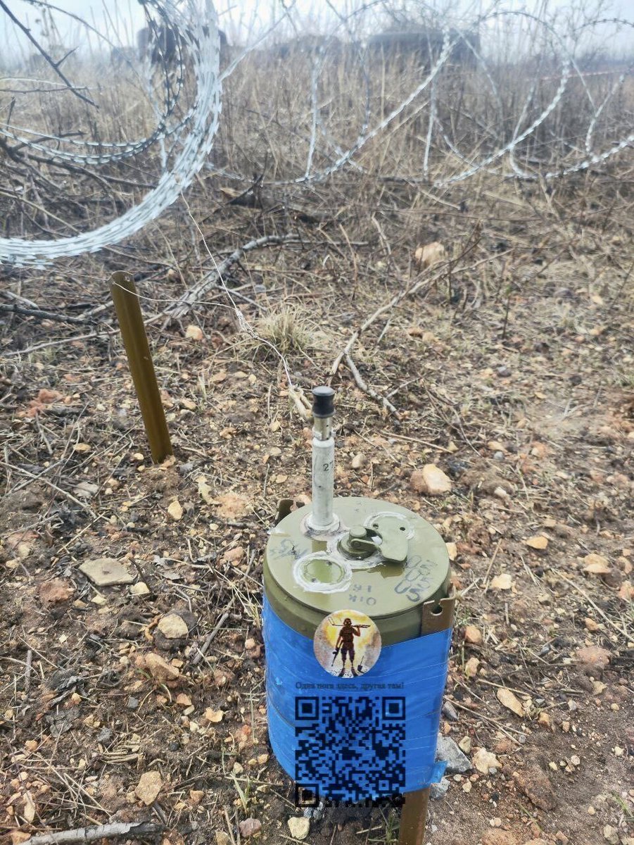 The Russians inspect an abandoned Ukrainian defensive barrier near Andiivka.
First is a layer of anti-tank mines to stop vehicles. Then assaulting infantry would hit concertina wire that is hard to cut, since OZM-72 bounding mines are trip-wired to the coil of wire.
1/2