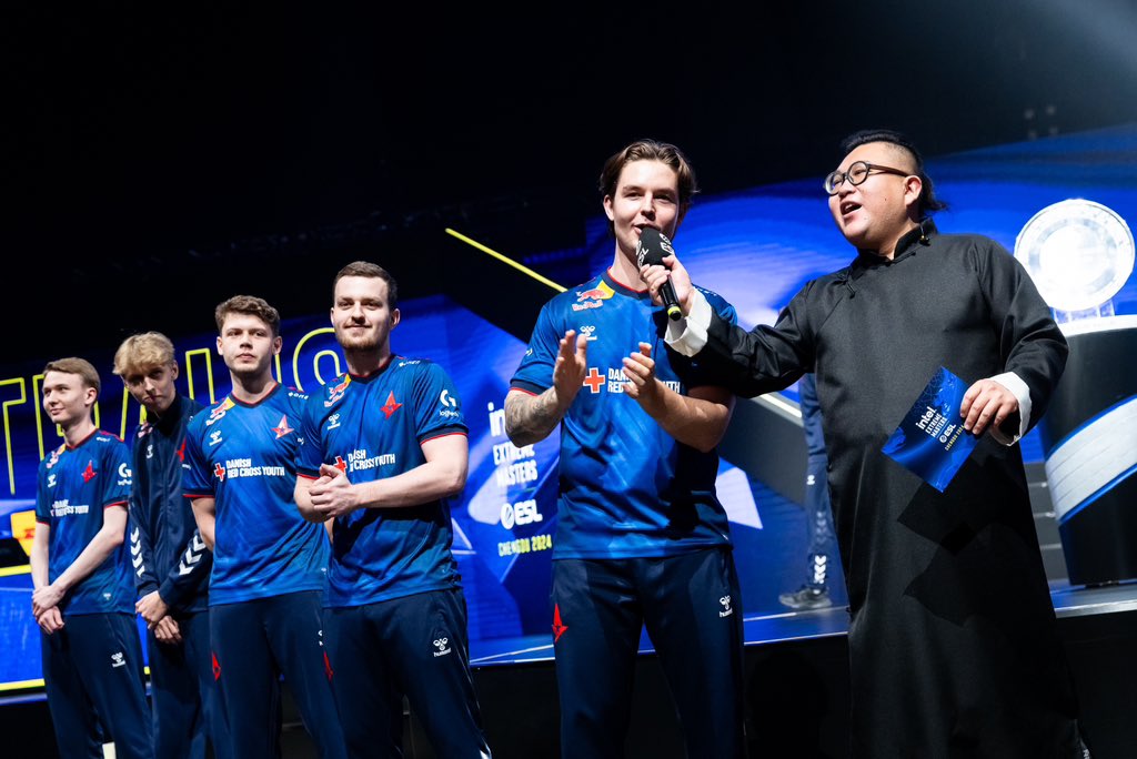 DXMaster tweet media