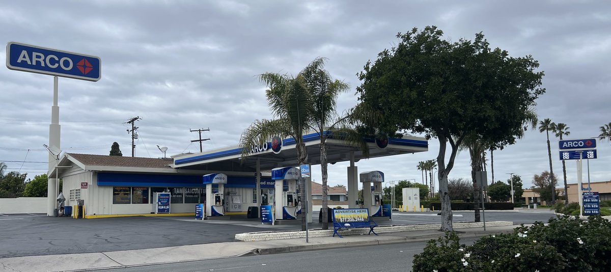 #ARCO is near  #COSTCO so everyone went to #COSTCO for cheaper gas. Used to be packed! $5 #GAS is back #OC #GardenGrove #CA