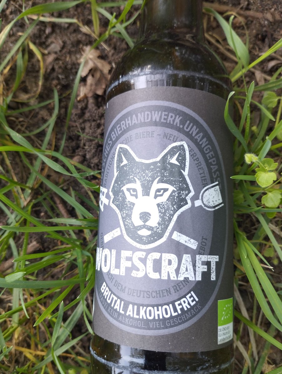 DocBizeps's tweet photo. Mönsch, tatsächlich das Schaf im Wolfspelz unter den alkoholfreien Bieren
Brutal intensiver Geschmack statt der weitverbreiteten nichtssagenden Plörre und damit nicht nur bei Vollmond eine klare Empfehlung für alle gesundheitsbew. Naturburschen
Abschussreife 9/10
#beerwatch https://t.co/CRMzMiSuUi