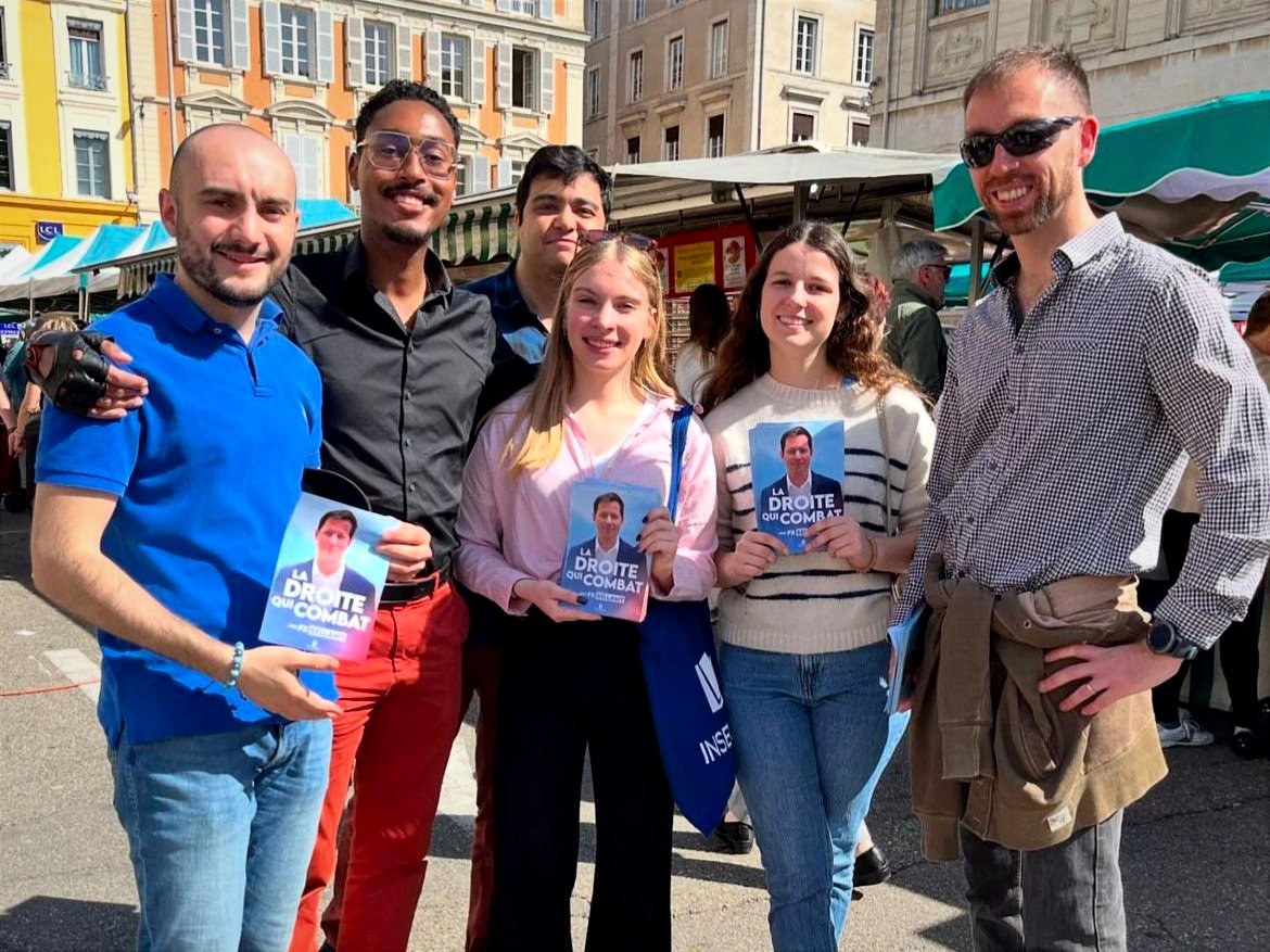 jeunesreps's tweet photo. ☀️ Week-end de mobilisation sous le soleil pour soutenir @fxbellamy !

🗳️ Le 9 juin, maîtrisons notre destin #AvecBellamy 🇫🇷🇪🇺 https://t.co/RtKhjaWEXh