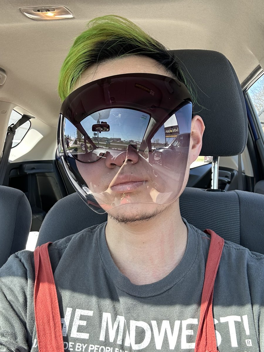 ok this sun visor helps so much when driving 🥺🥺🥺🥺 (my eyes get weird when driving in sun)