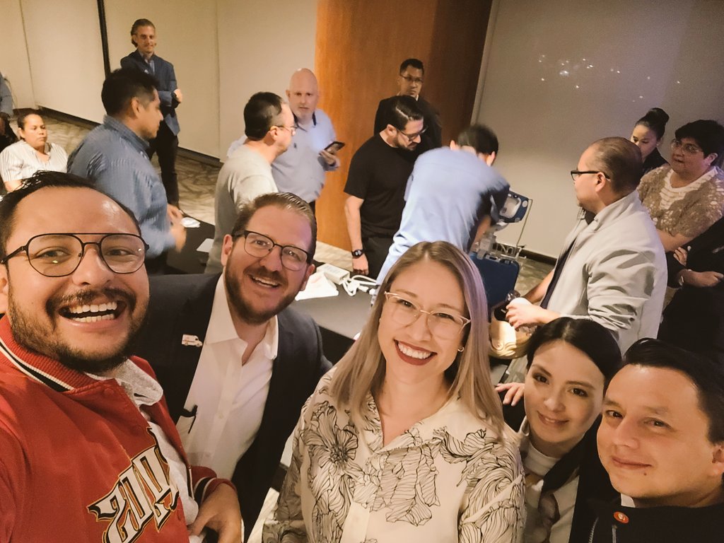 SaidDLCR's tweet photo. Y x ultimo, entrene, entrene, entrene :] 

Disclosure: Fue evento x la industria, @zollemsfire picho la cena, pero eso no cambio nada d lo chido q se portaron @RafaHerreraACV y @DrSkawman ;] 

Buena Bola https://t.co/o8rQ9rCm2r