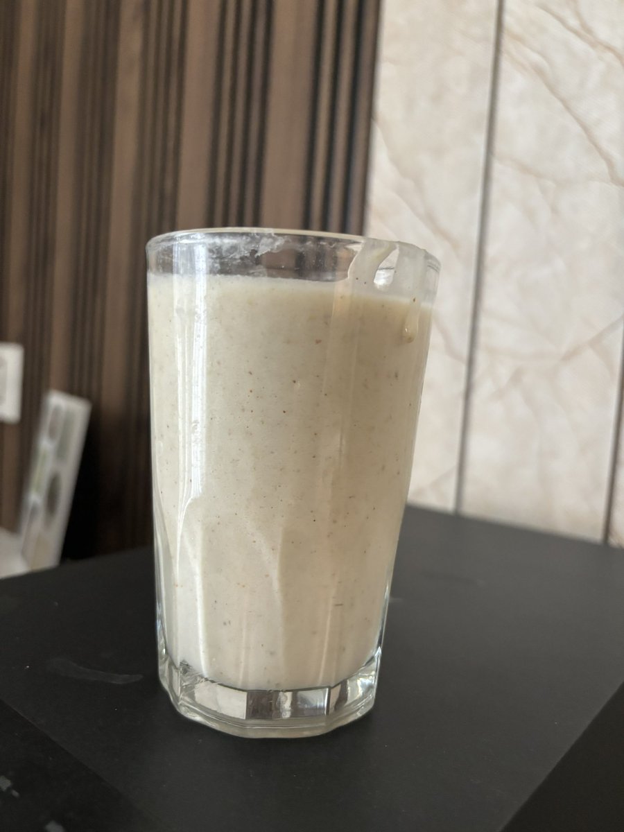 Shylaja_Sakura's tweet photo. Homemade Dry Fruit Banana Shake 😋🤗
#SaturdayDelight https://t.co/OCdRecttAh
