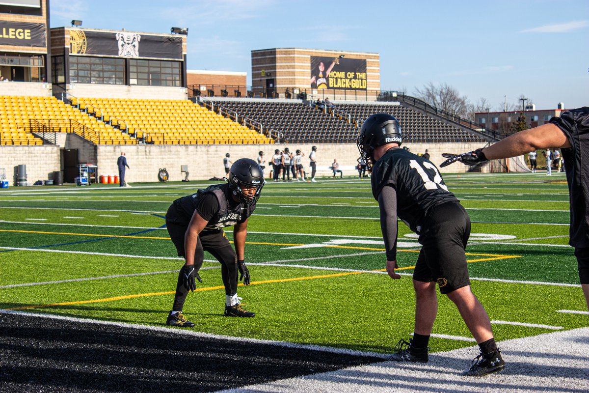 AdrianCollegeFB tweet picture