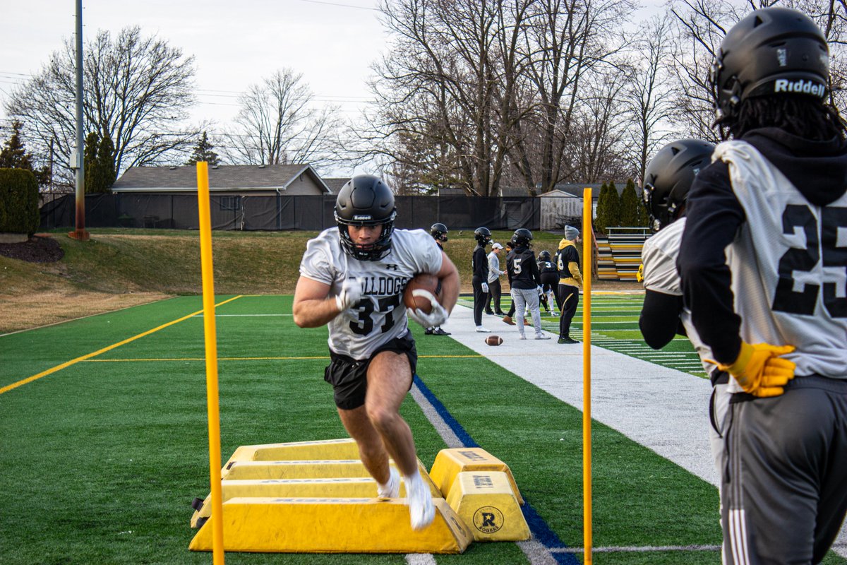 AdrianCollegeFB tweet picture