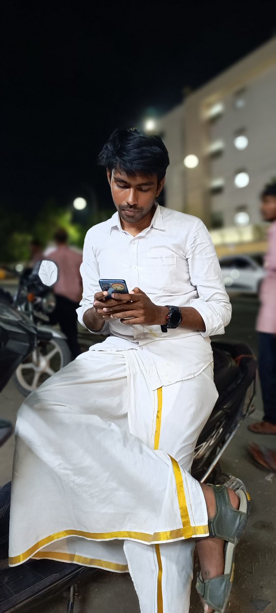 SanghiPrince's tweet photo. கோவையில் கண்ணு கட்டிய தூரம் வரை அண்ணாமலை அண்ணனுக்கு எதிரிகளே இல்ல,...அதான் போன்ல எவனாவது சிக்குவான்னு தேடிட்டு இருக்கேன்😎

#Annamalai4Coimbatore