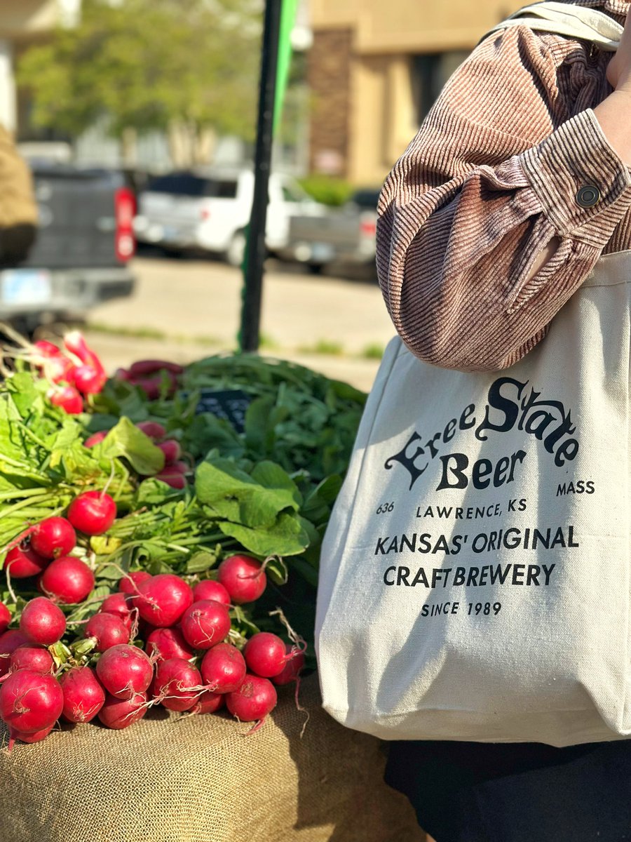 Caught this model looking simply radishing at the first Lawrence Farmers Market of the season! Grab your Free State tote bag from our restaurant or our online shop today freestatebrewing.com/shop